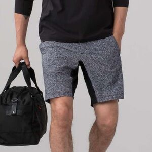 Lululemon T.H.E. Short Luxtreme Liner 9"
Pinweave Alpine White Black Size Medium